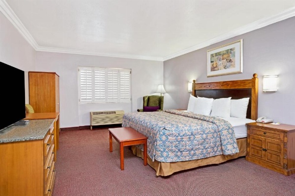 Days Inn by Wyndham West Covina image 18