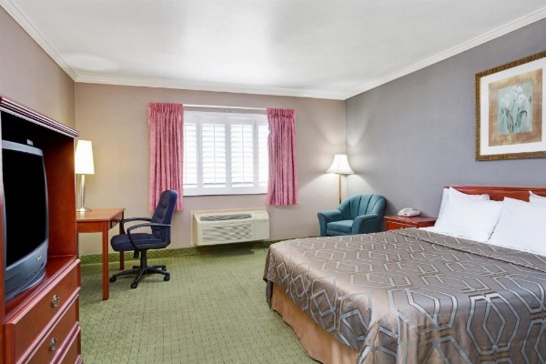 Days Inn by Wyndham West Covina image 20