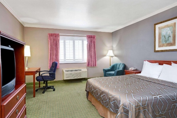 Days Inn by Wyndham West Covina image 7